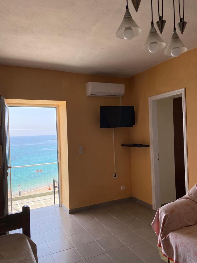 Veronika's * Himare
